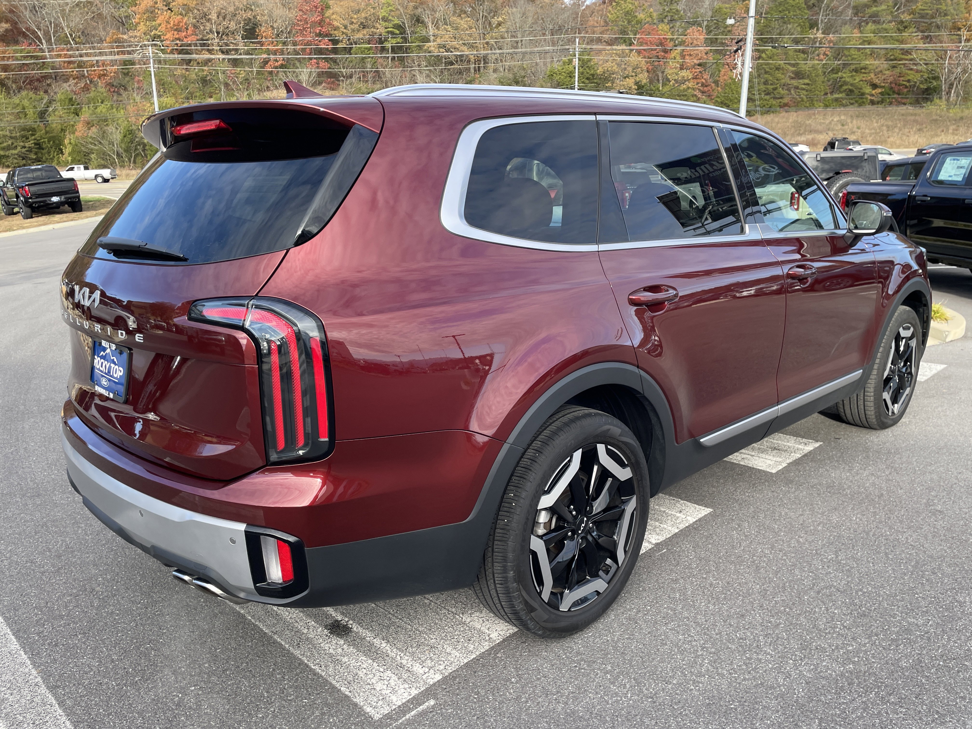 Used 2023 Kia Telluride EX w/ EX Captain's Chair Package image 5