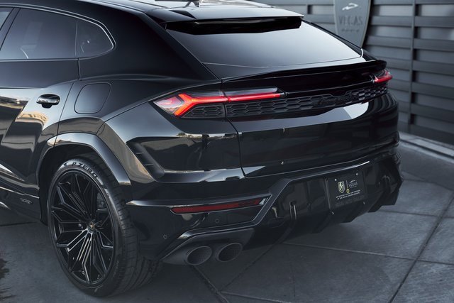 Used 2025 Lamborghini Urus SE image 11