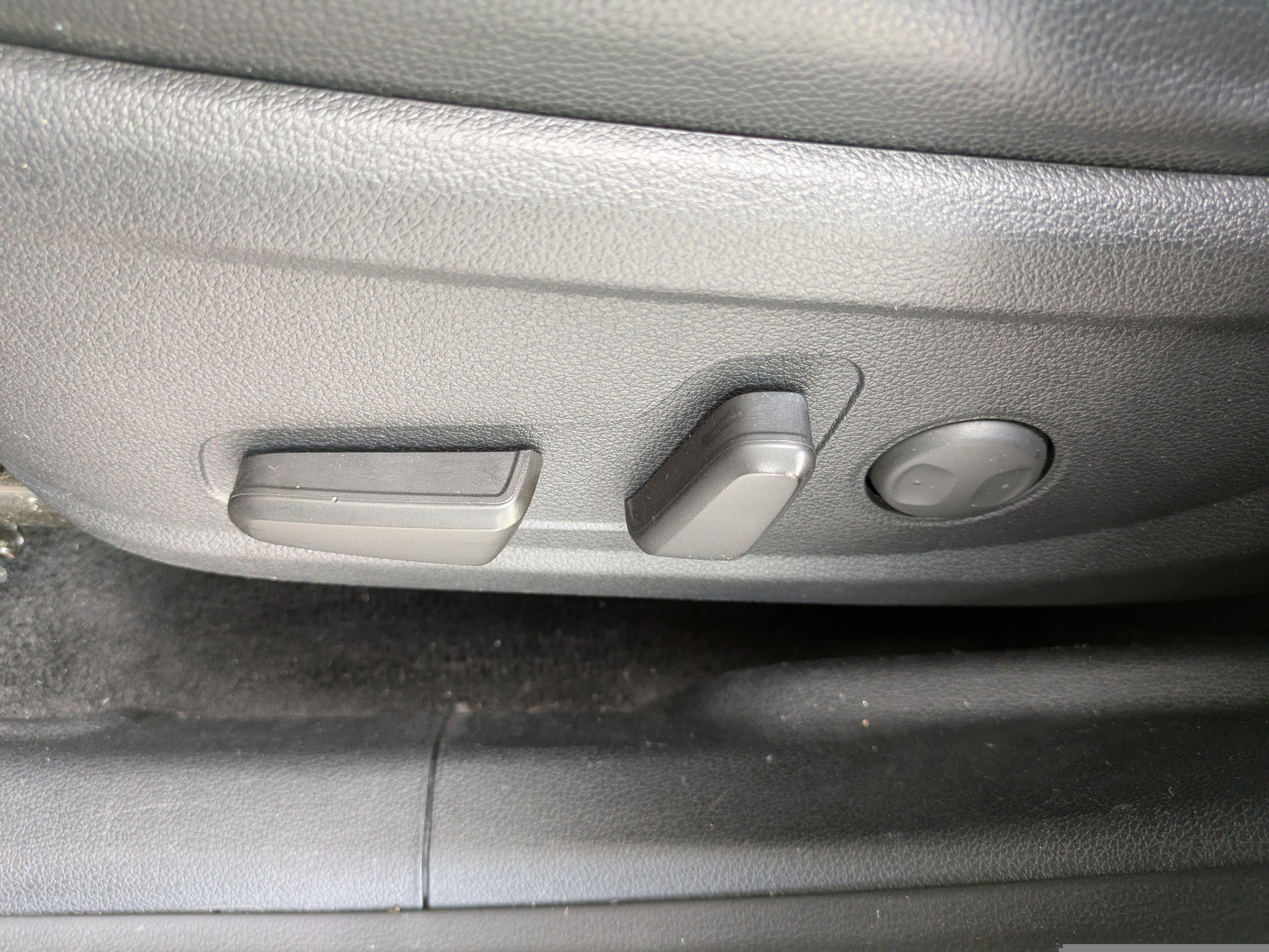 Used 2019 Hyundai Santa Fe SEL image 19