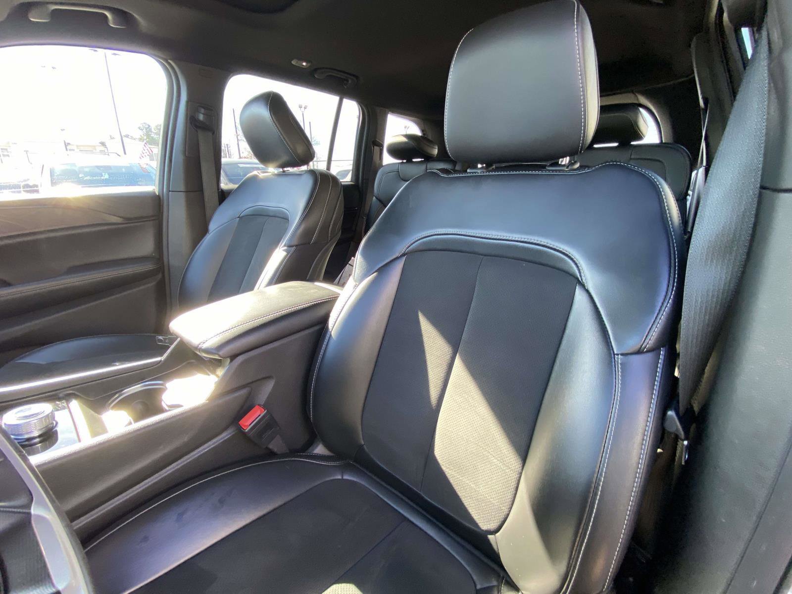 Certified 2024 Jeep Grand Cherokee Altitude image 15