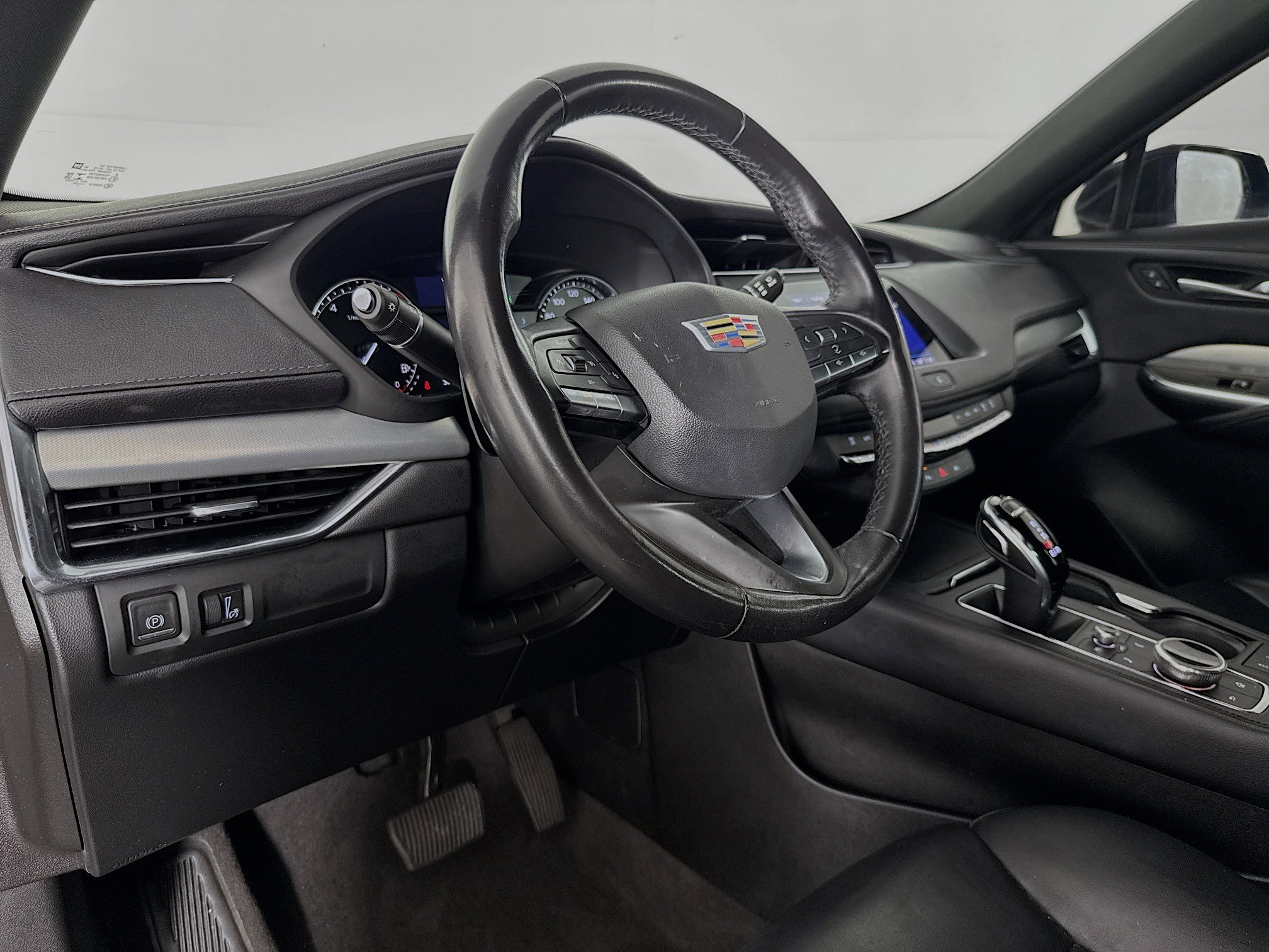 Used 2022 Cadillac XT4 Premium Luxury w/ Enhanced Visibility Package FWD image 22