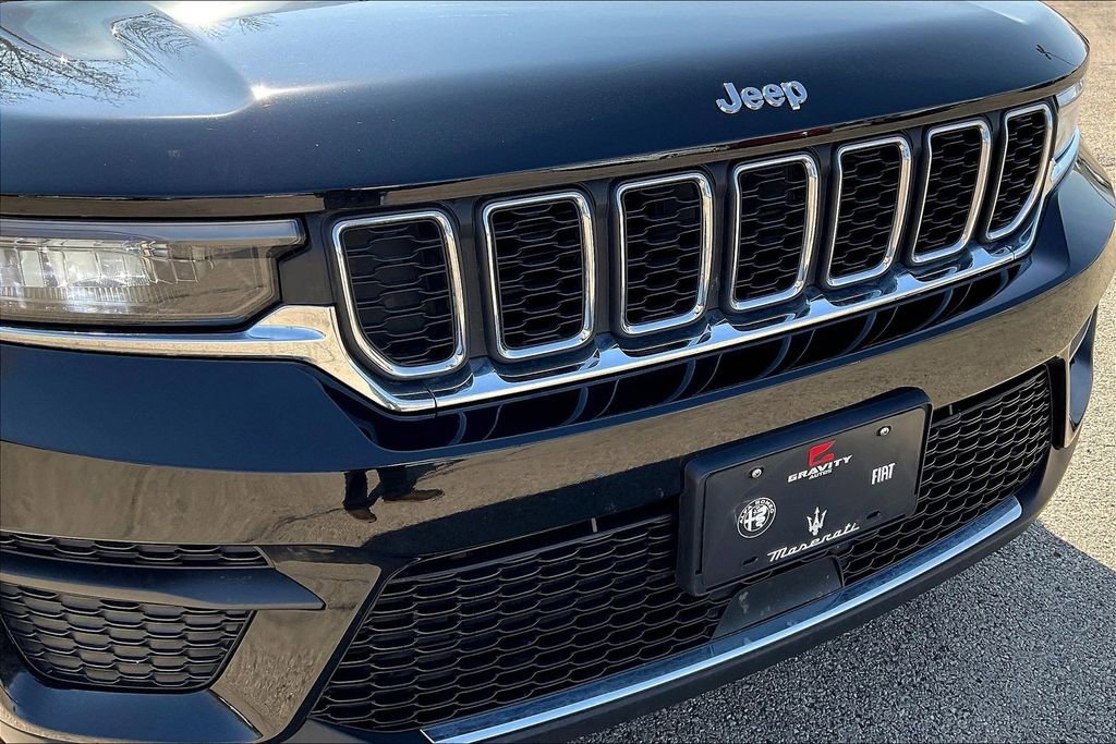 Used 2023 Jeep Grand Cherokee Laredo w/ Trailer Tow Prep Group (B) image 33