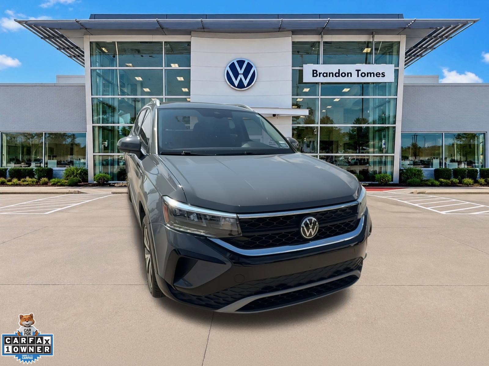 Used 2023 Volkswagen Taos SE FWD image 2