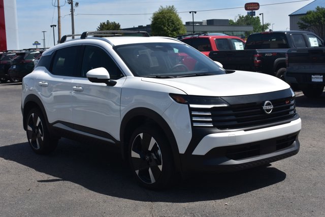 Used 2025 Nissan Kicks SR FWD image 3