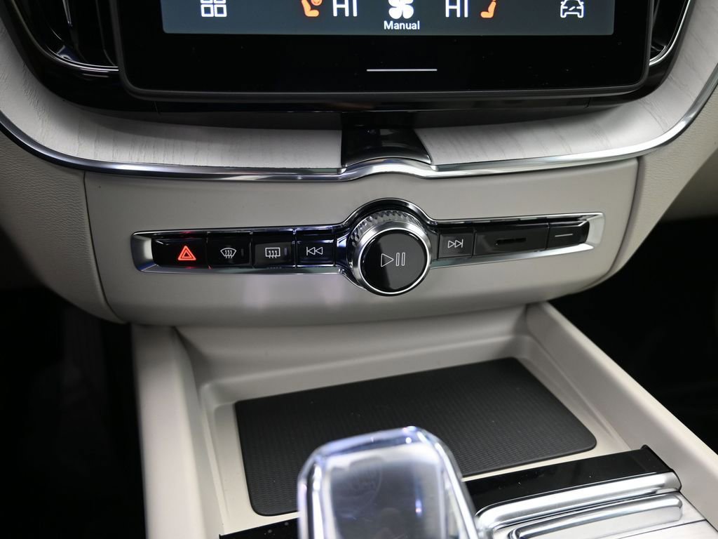 New 2026 Volvo XC60 T8 Ultra w/ Climate Package image 15