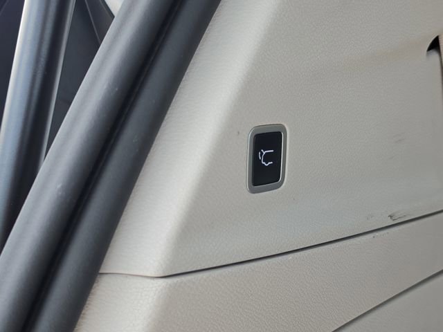 Used 2023 Chrysler Voyager LX FWD image 8