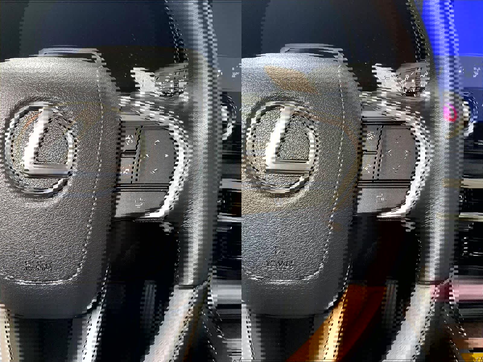 Used 2025 Lexus RX 450h Luxury w/ Convenience Package image 24