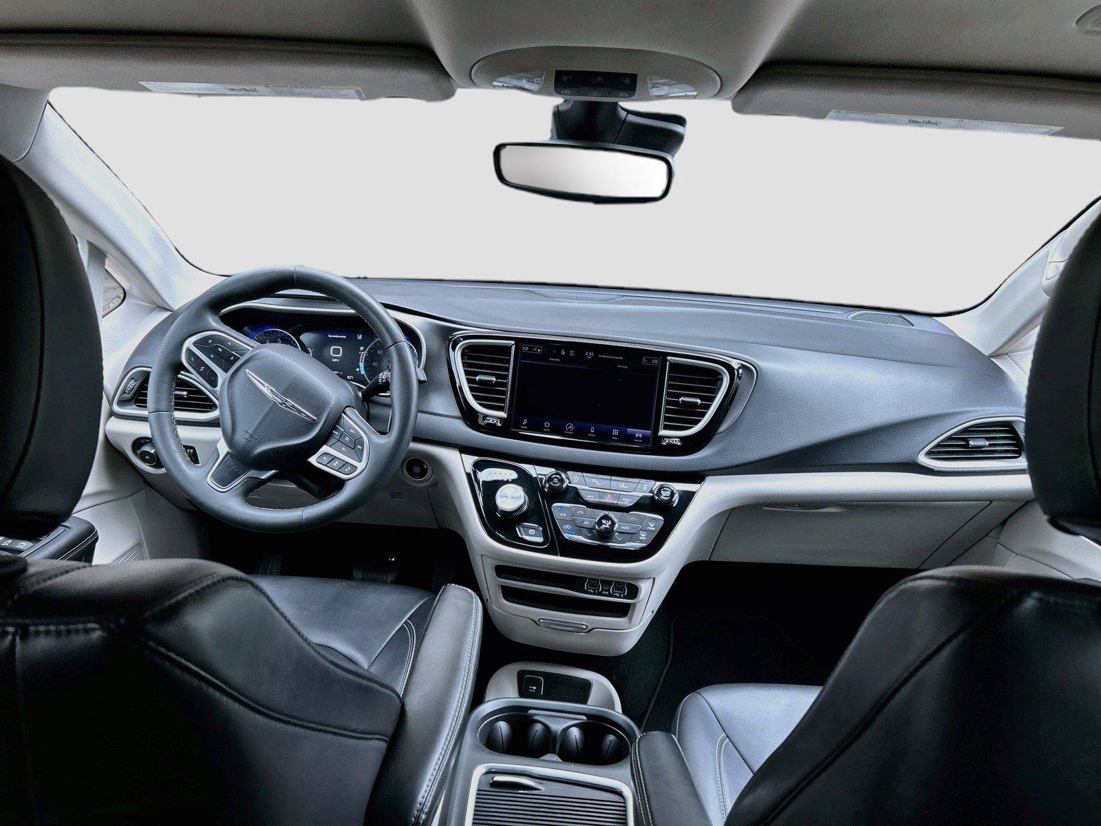 Used 2024 Chrysler Pacifica Touring-L FWD image 18