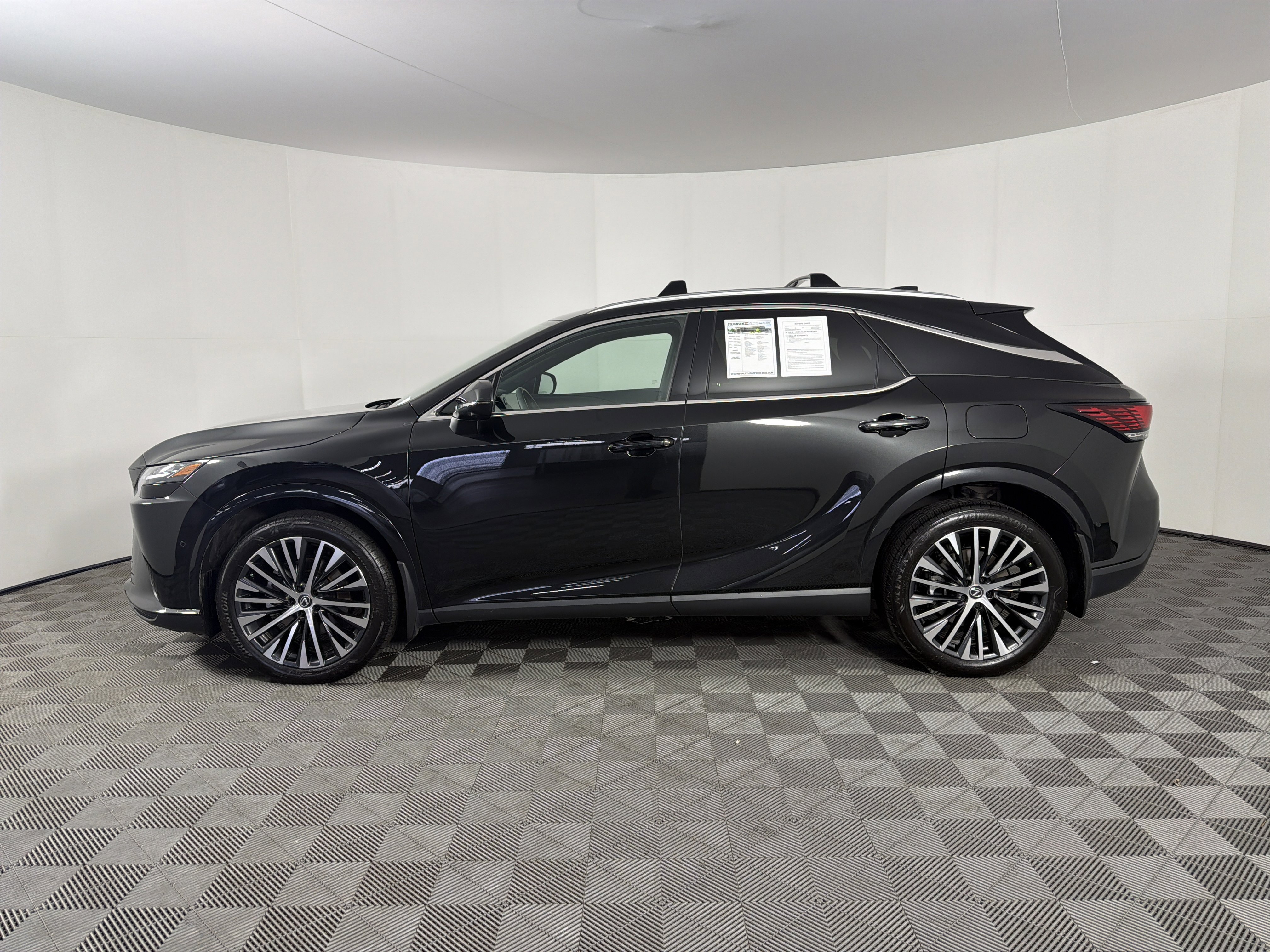 Used 2025 Lexus RX 350 w/ Convenience Package AWD/4WD image 4
