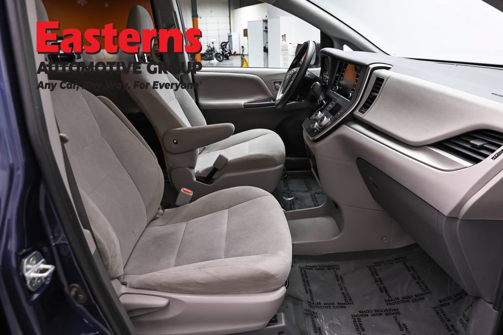 Used 2020 Toyota Sienna L FWD image 22