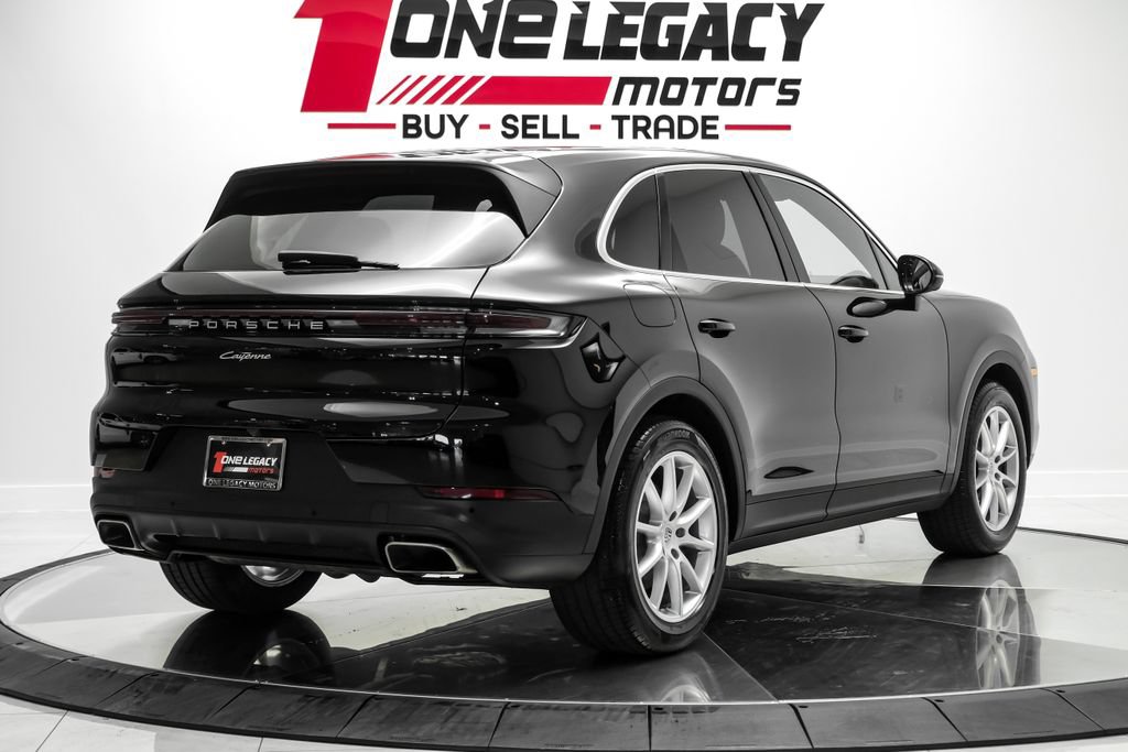 Used 2024 Porsche Cayenne AWD/4WD image 8