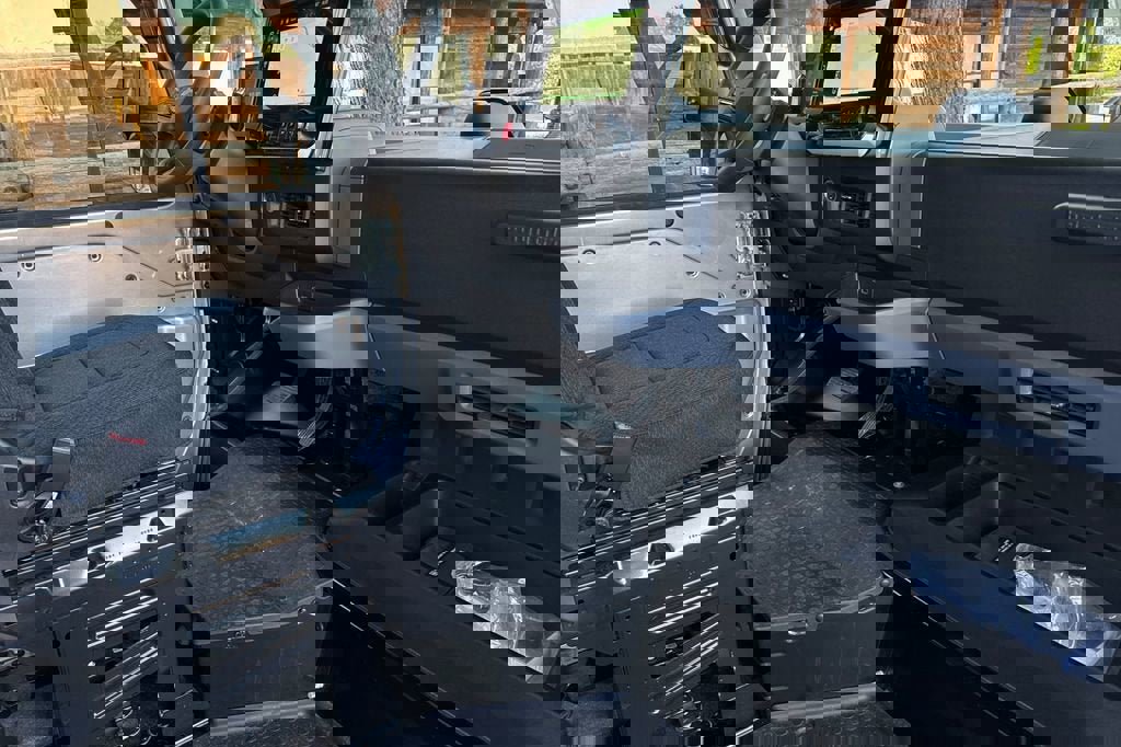 New 2025 Chevrolet Brightdrop 400 w/ Power Door Package image 15