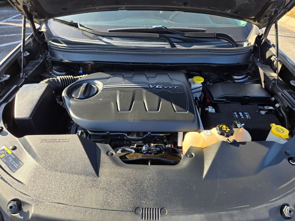 Used 2019 Jeep Cherokee Trailhawk w/ Cold Weather Group image 30