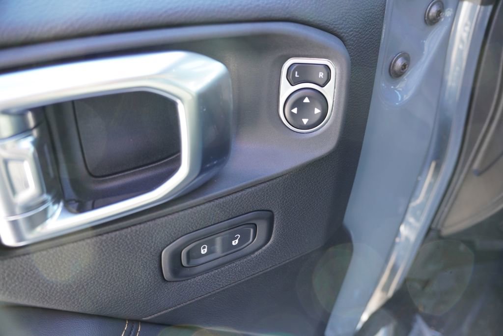 Certified 2025 Jeep Wrangler Unlimited Sahara w/ Safety Group image 21