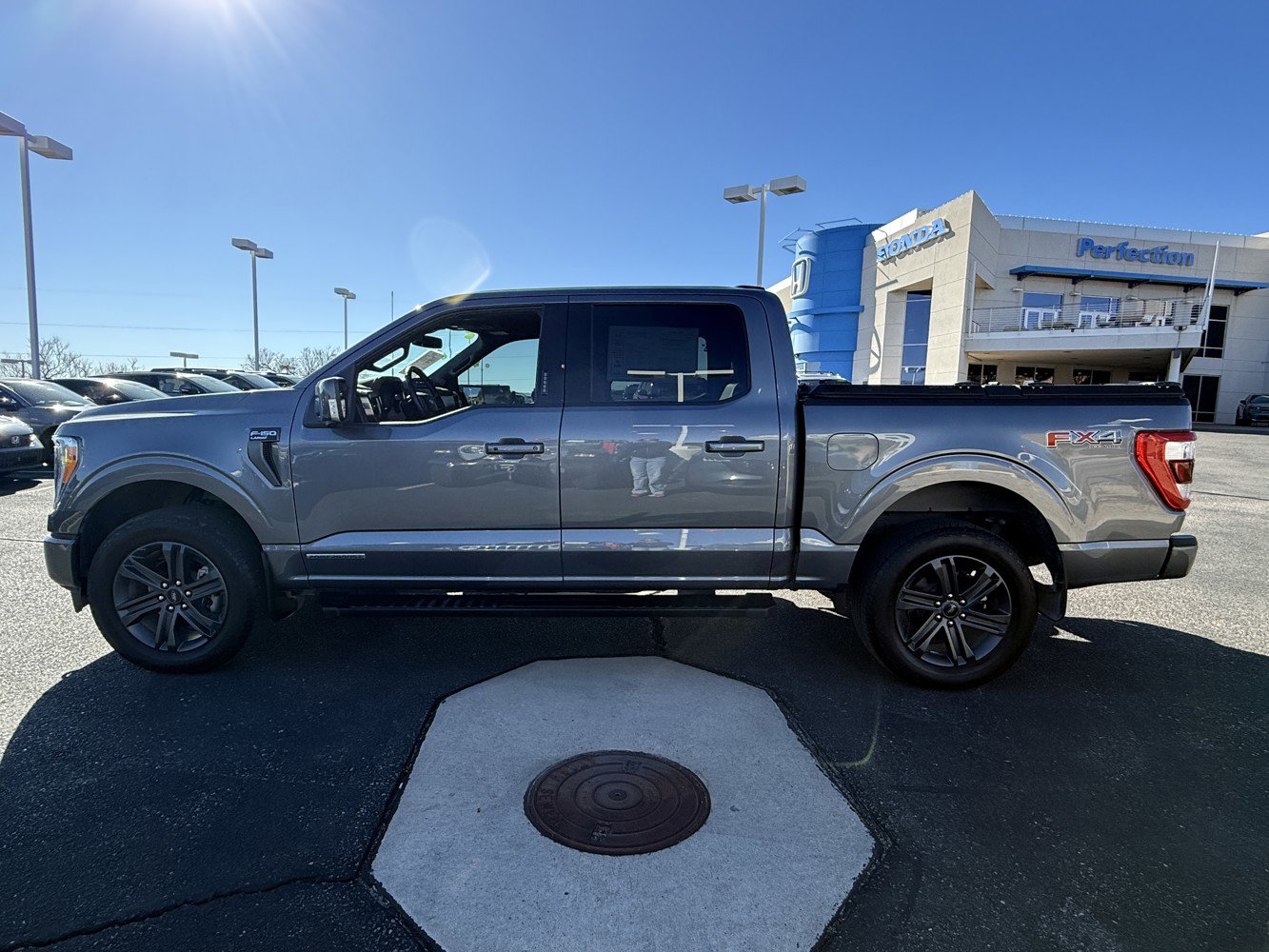 Used 2023 Ford F150 Lariat w/ Max Trailer Tow Package image 8
