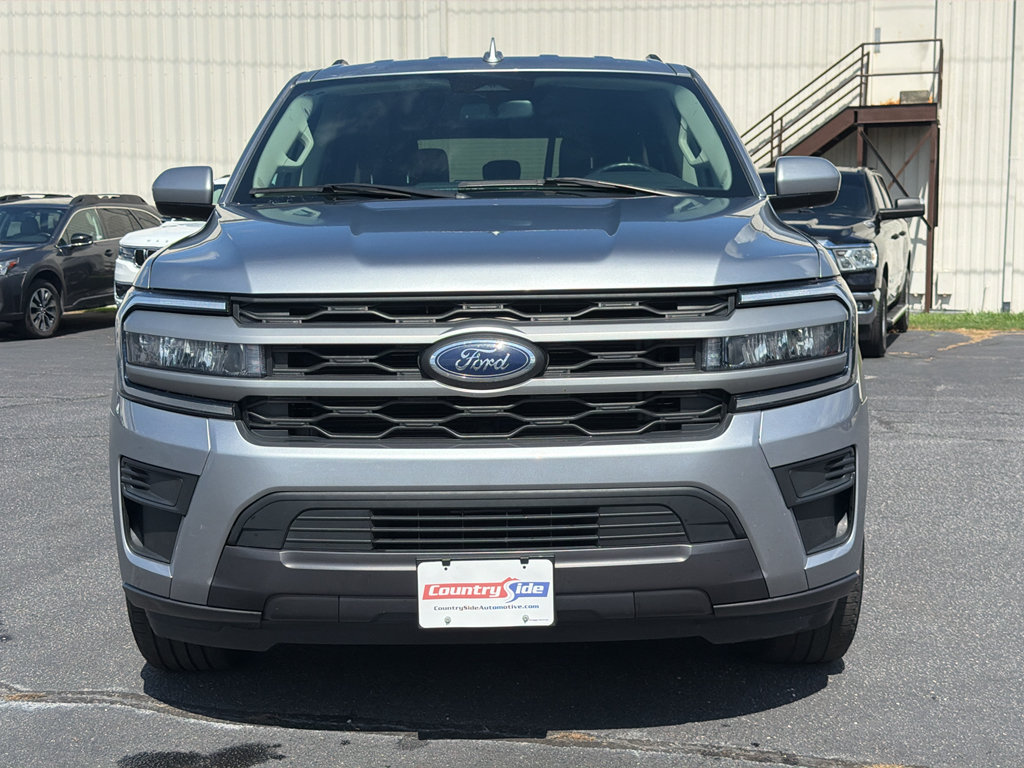 Used 2024 Ford Expedition XLT AWD/4WD image 3