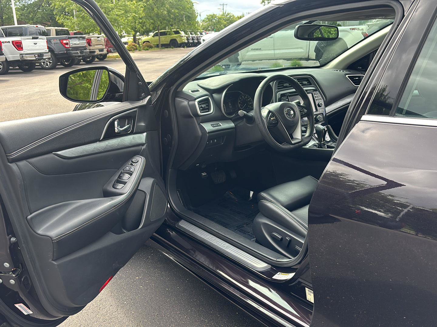Used 2017 Nissan Maxima 3.5 SL FWD image 2