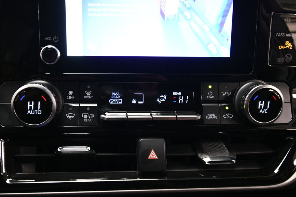 Certified 2024 Toyota Highlander LE image 15