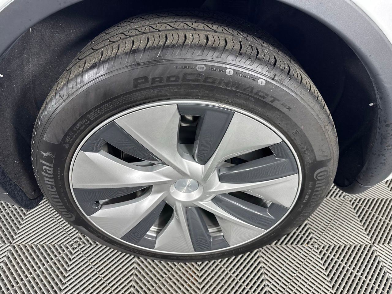 Used 2022 Tesla Model Y Long Range image 27