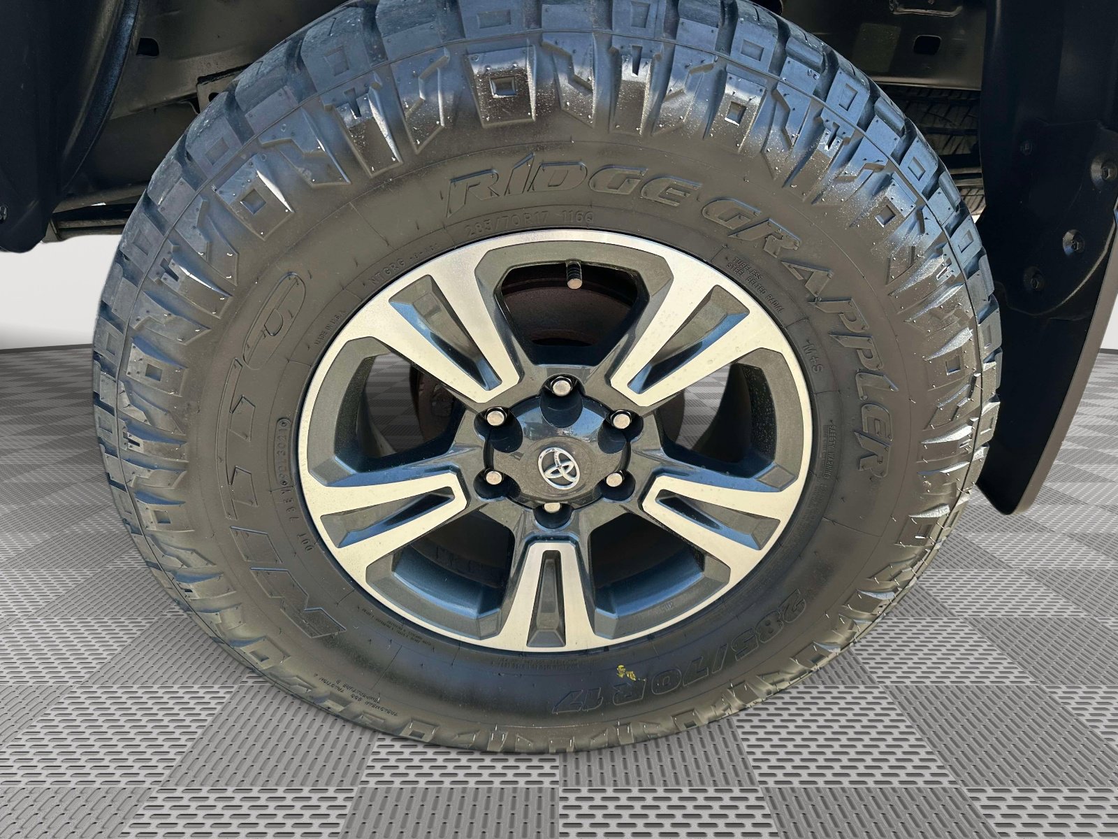 Used 2017 Toyota Tacoma TRD Sport w/ Tow Package (A/T) image 29