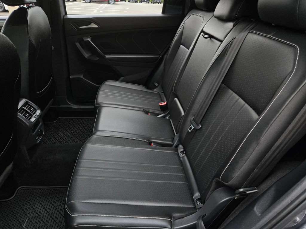 Used 2023 Volkswagen Tiguan SE R-Line AWD/4WD image 12