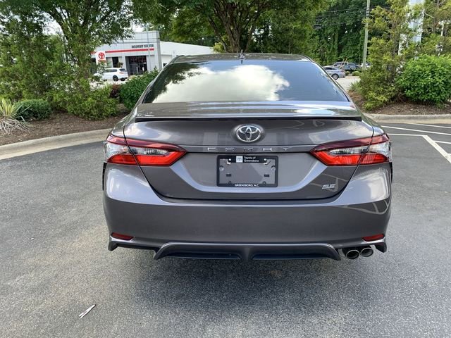 Used 2022 Toyota Camry SE w/ Convenience Package FWD image 7