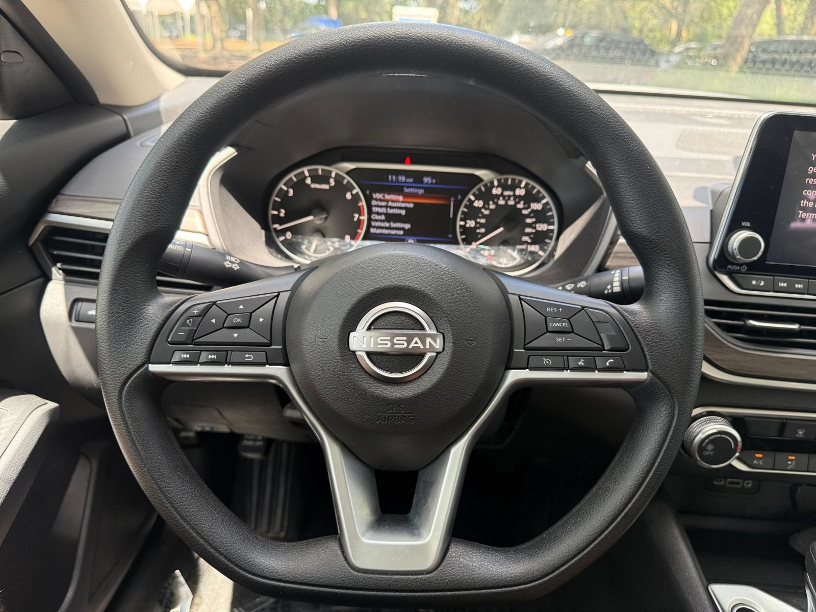 Used 2025 Nissan Altima 2.5 SV FWD image 24
