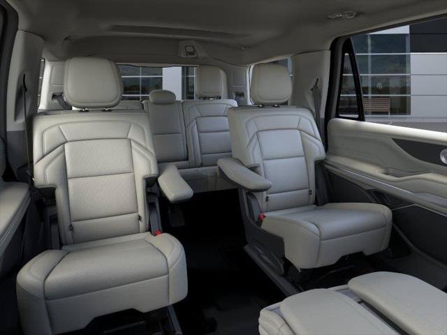 New 2026 Lincoln Navigator Premiere AWD/4WD image 11