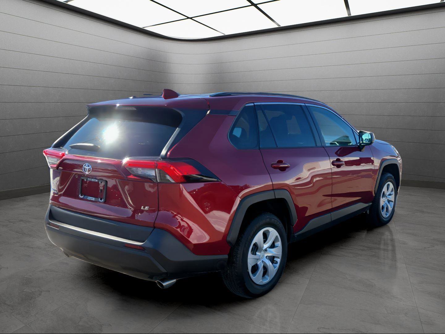 Used 2021 Toyota RAV4 LE image 6