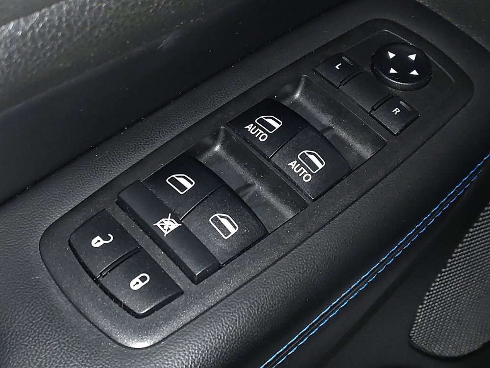 Used 2018 Jeep Grand Cherokee Laredo image 27