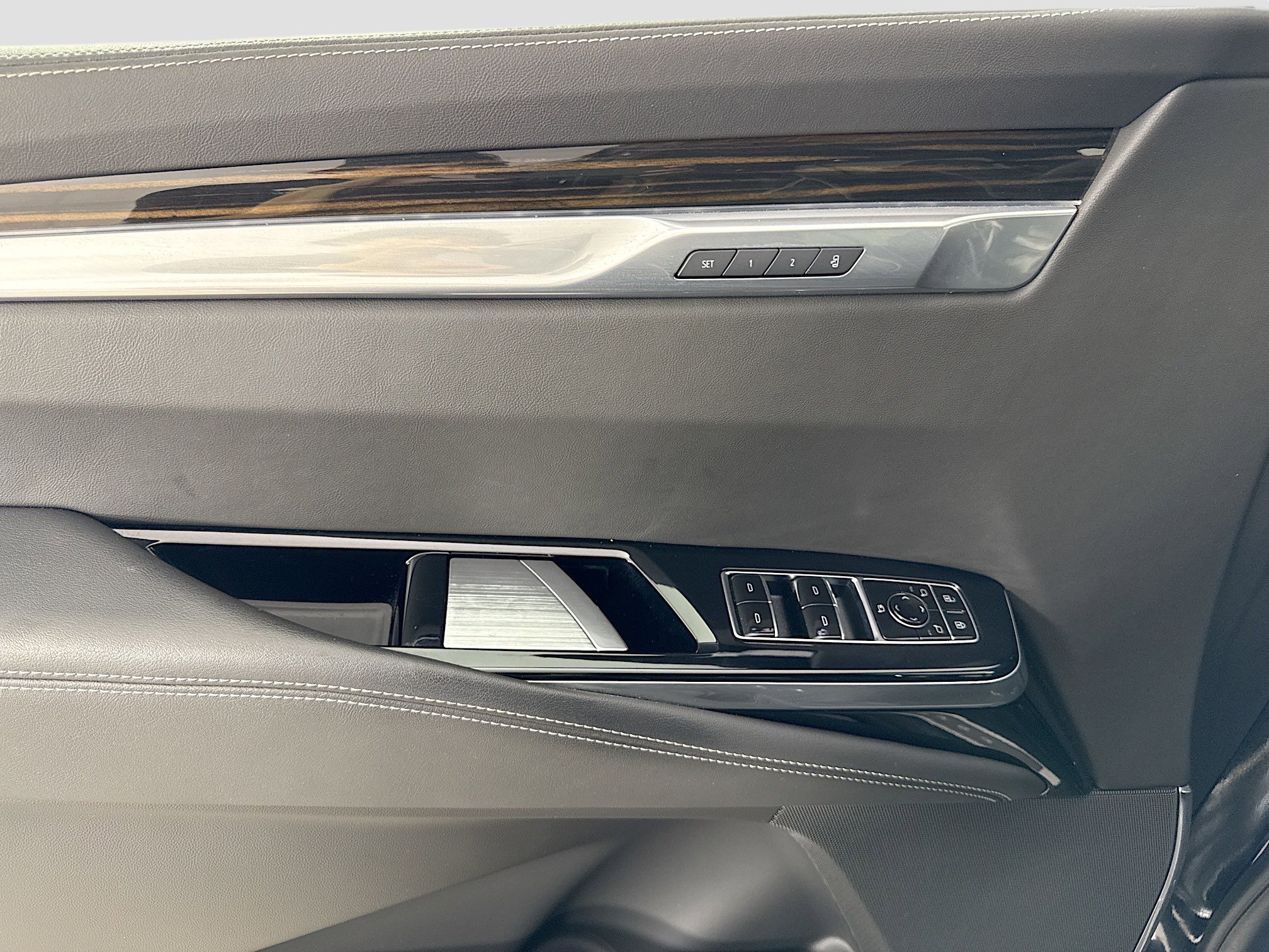 Used 2025 Cadillac Escalade Premium Luxury w/ Touring Package image 18