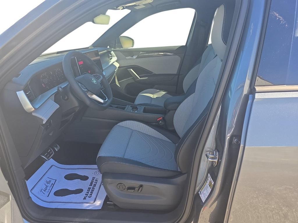 New 2026 Volkswagen Tiguan SE R-Line AWD/4WD image 9