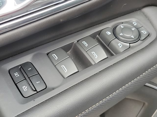 Used 2024 GMC Yukon XL SLT w/ SLT Luxury Package AWD/4WD image 23