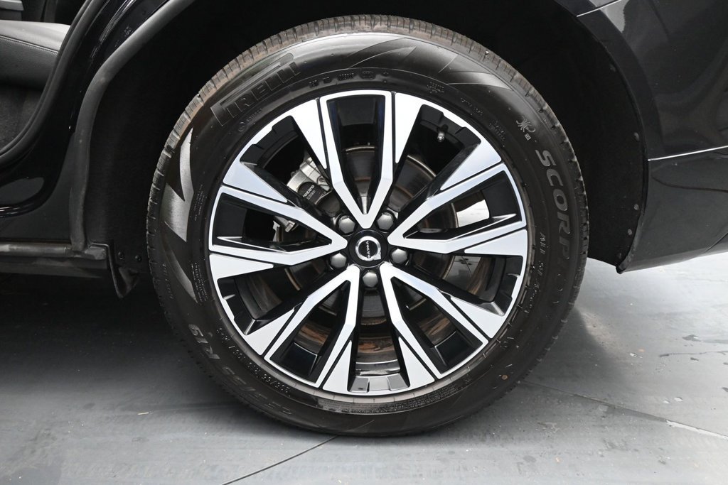 Used 2025 Volvo XC60 B5 Plus AWD/4WD image 21