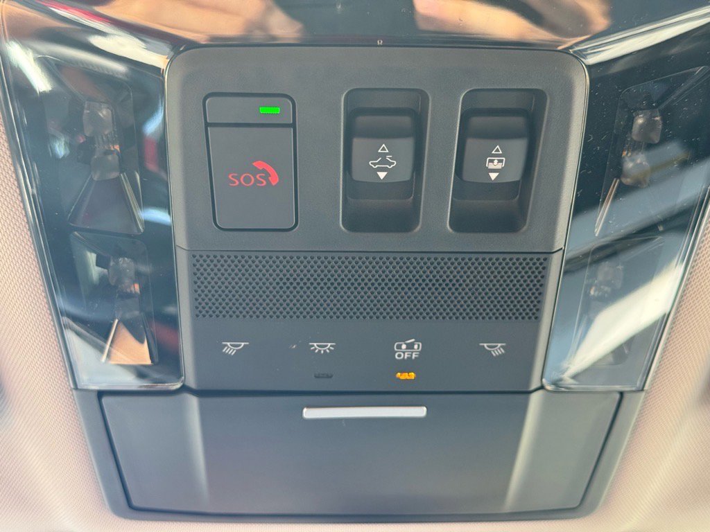 Used 2025 Mitsubishi Outlander AWD image 36