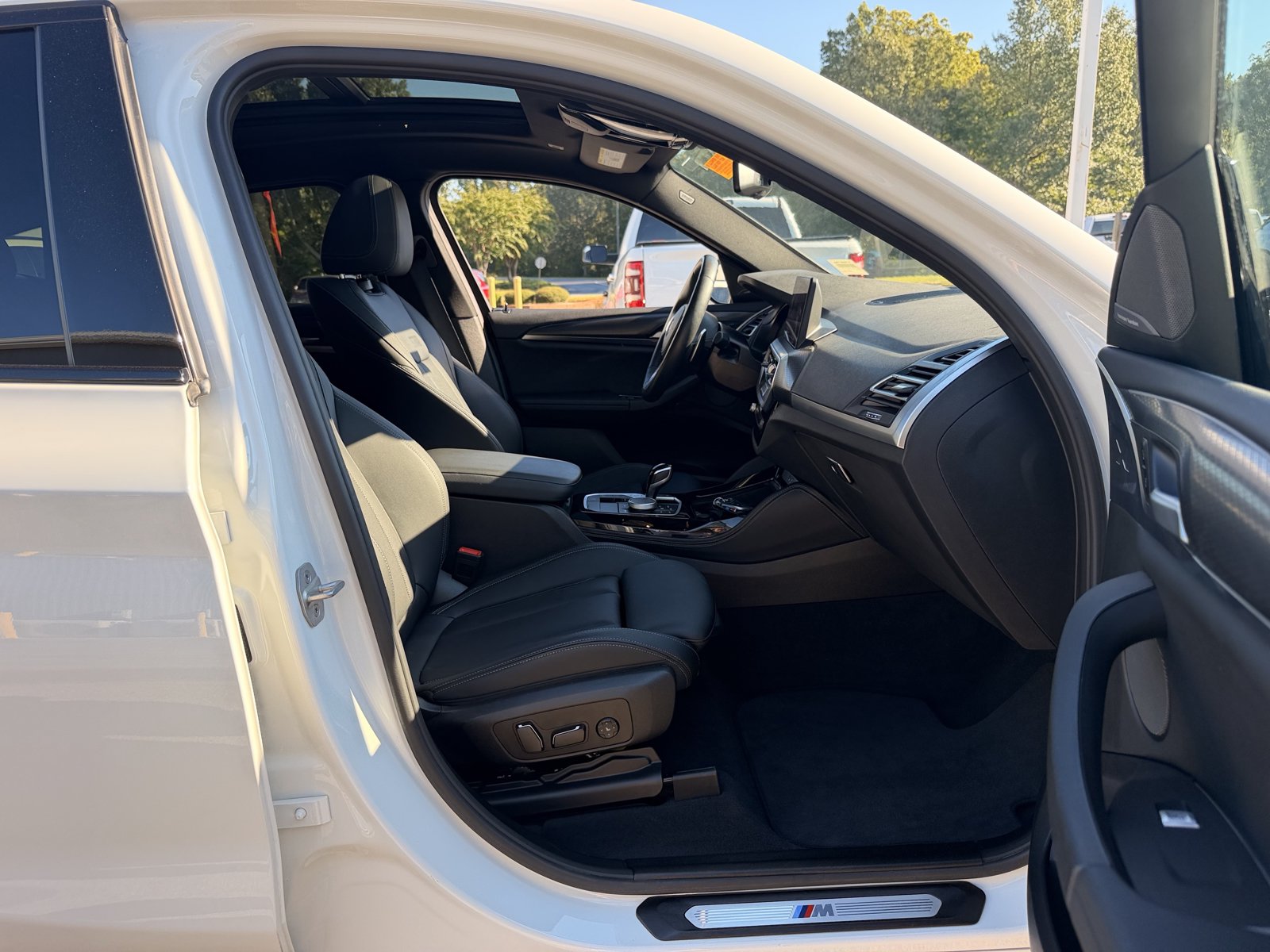 Used 2024 BMW X4 xDrive30i AWD/4WD image 32