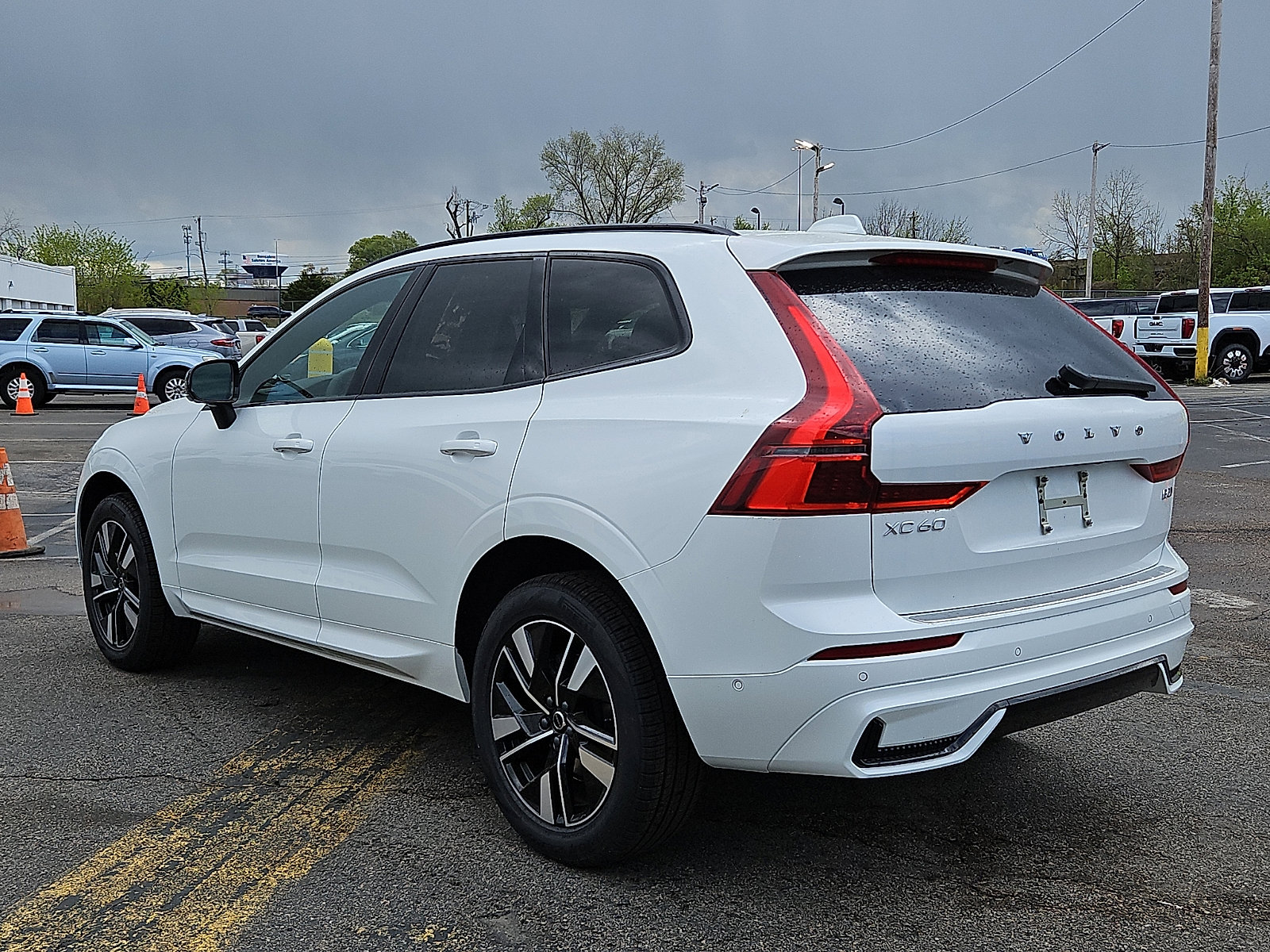 New 2026 Volvo XC60 B5 Plus w/ Protection Package Premier AWD/4WD image 4