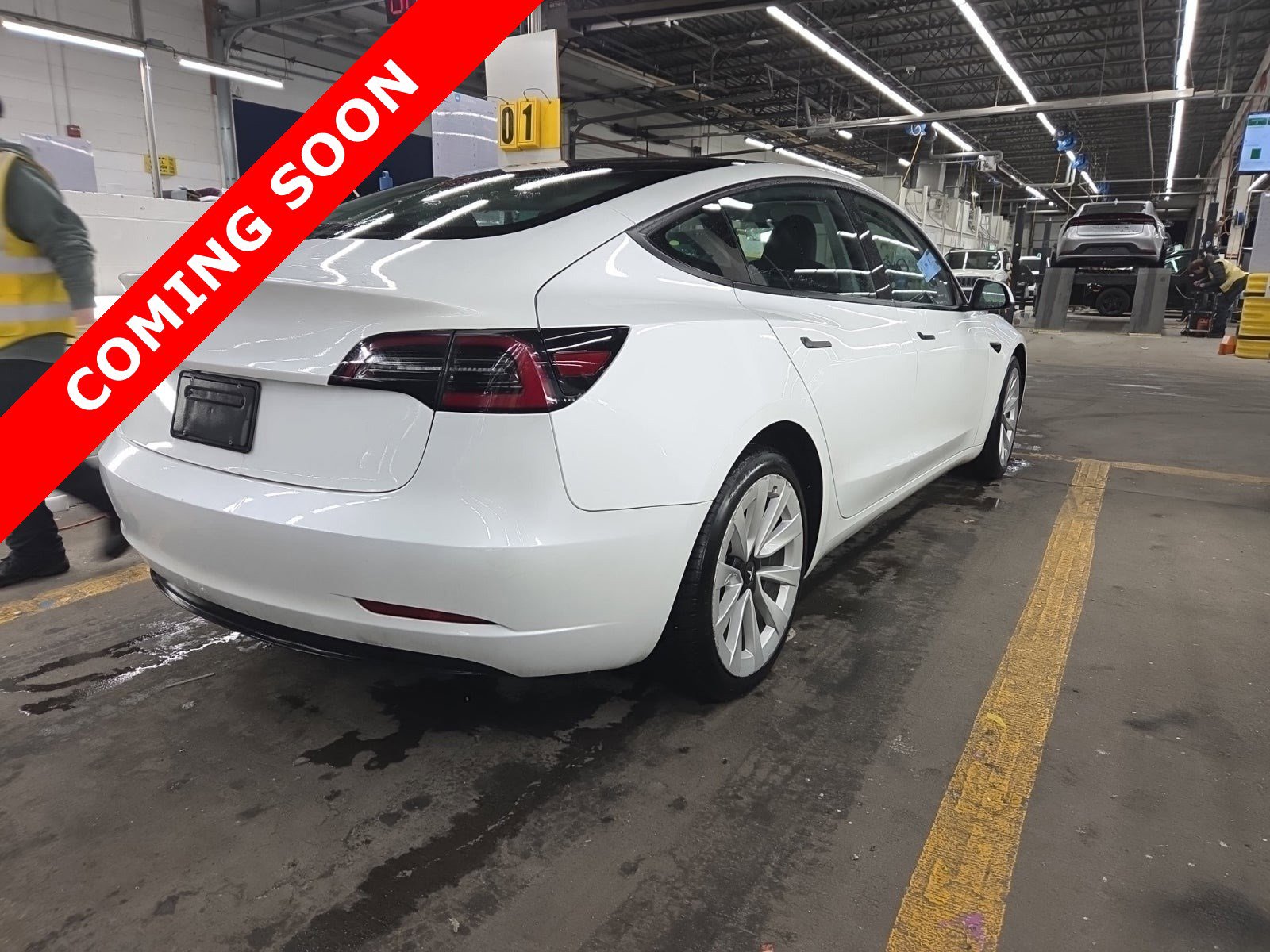 Used 2023 Tesla Model 3 Standard Range image 4