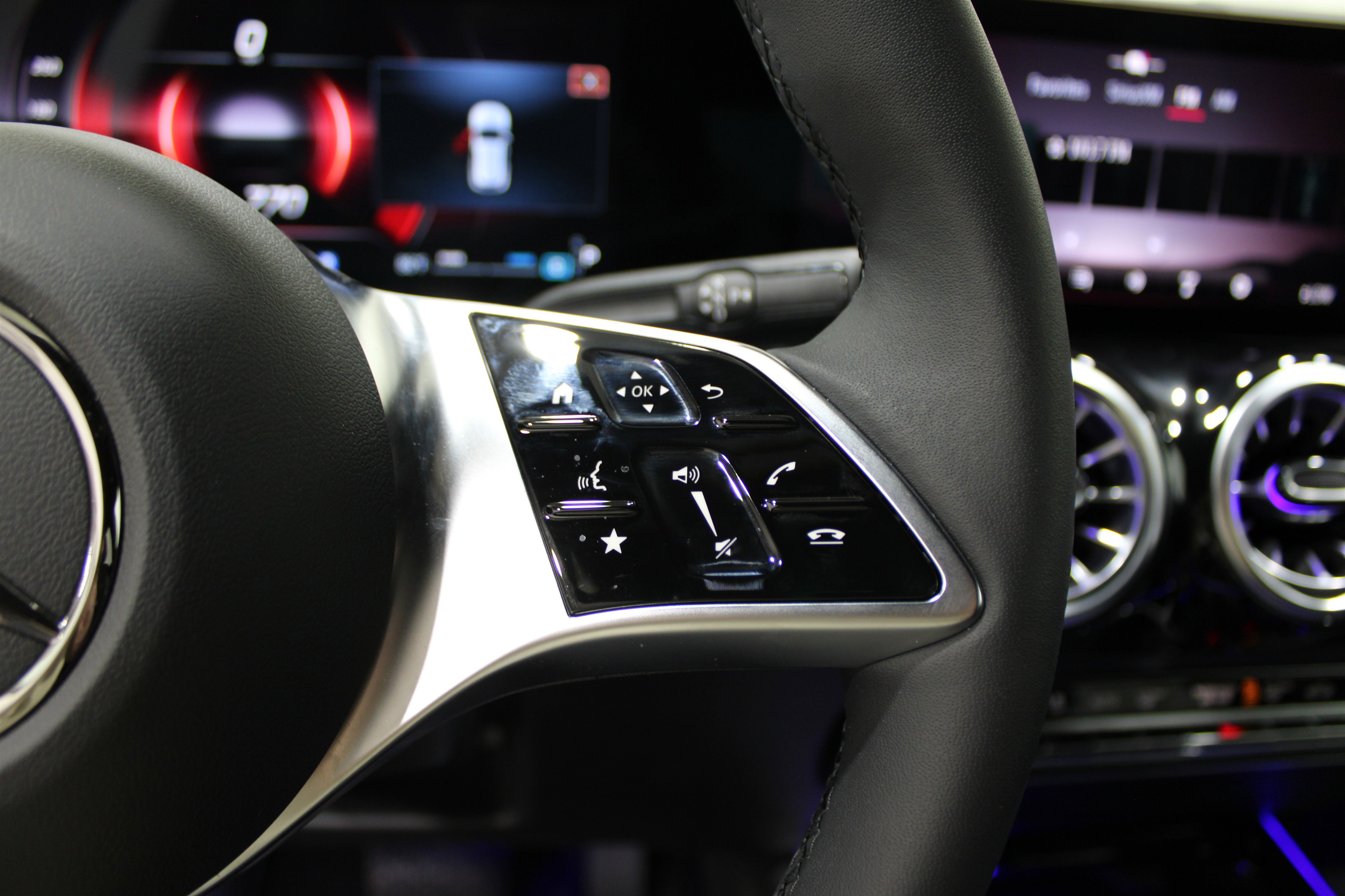 Used 2025 Mercedes-Benz GLA 250 4MATIC image 12