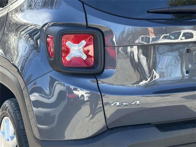 Certified 2022 Jeep Renegade Latitude w/ Convenience Group image 10