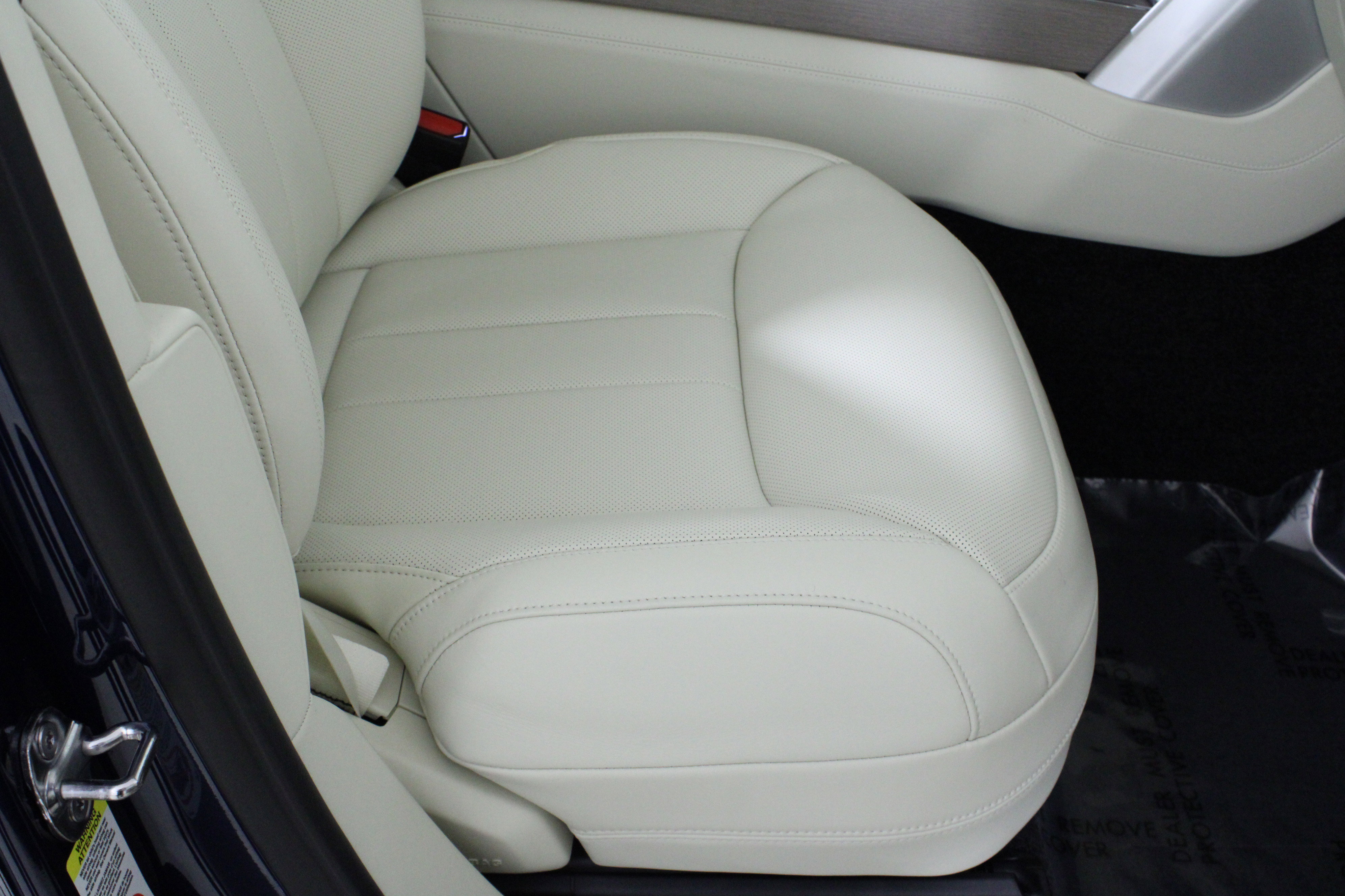 Used 2025 Land Rover Range Rover Autobiography image 19