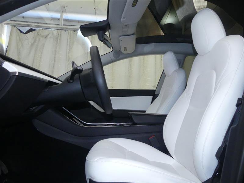 Used 2020 Tesla Model Y Long Range image 19