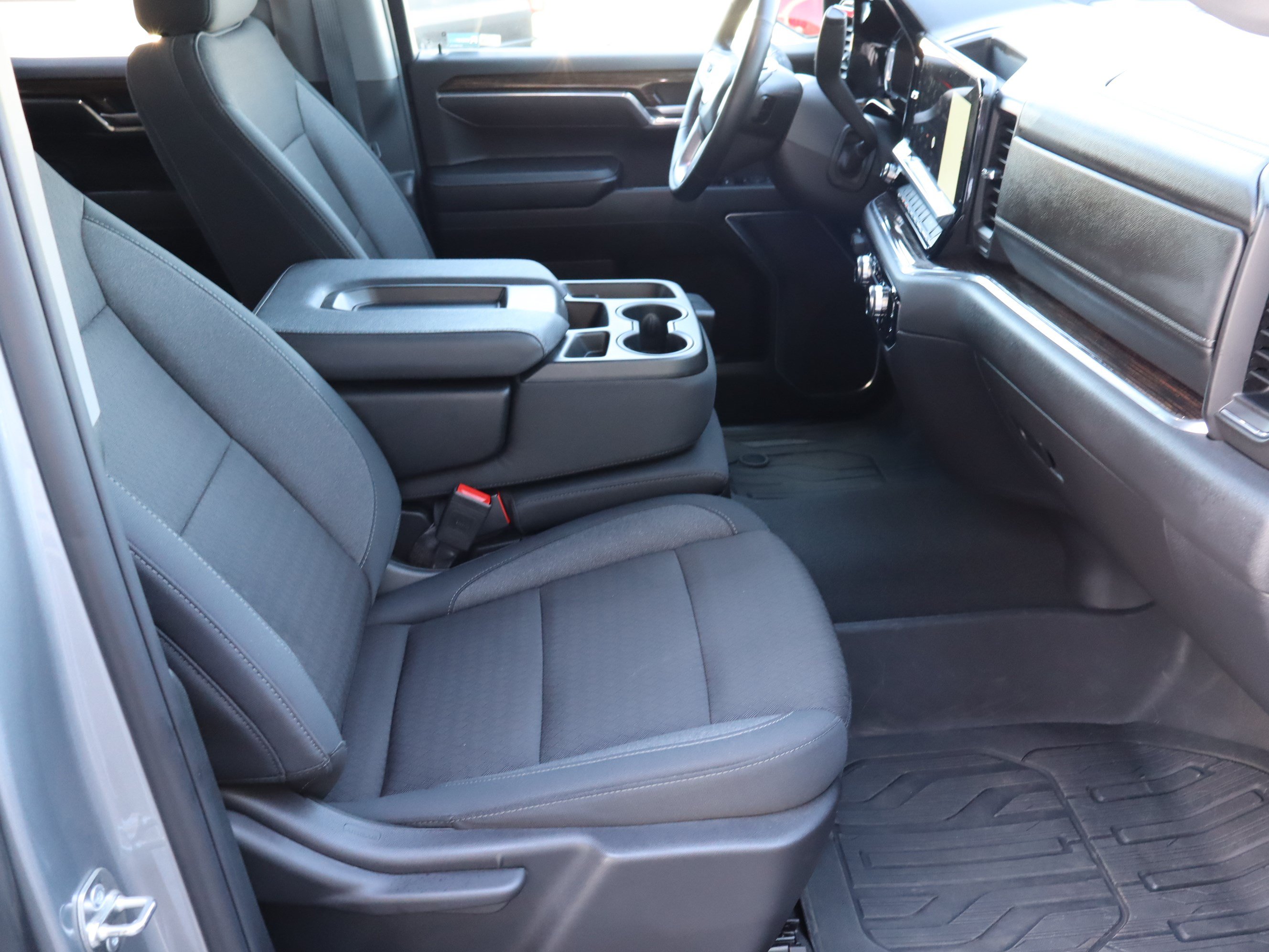 Used 2025 GMC Sierra 1500 SLE w/ Preferred Package AWD/4WD image 37