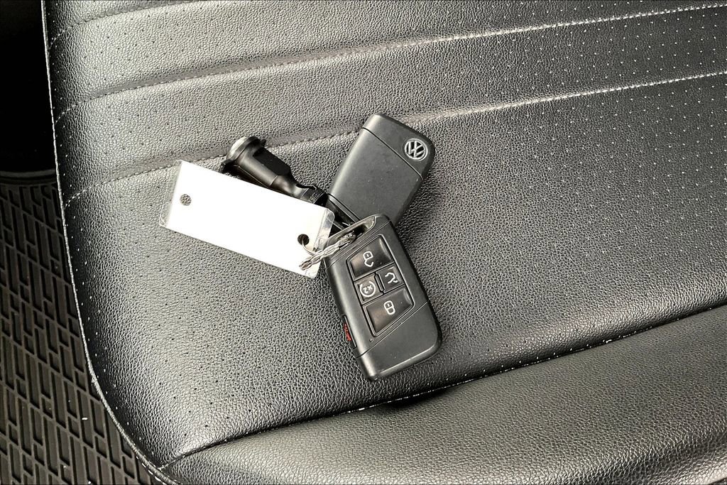 Used 2022 Volkswagen Tiguan SE image 41