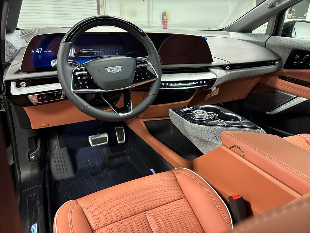 New 2026 Cadillac Optiq Luxury 2 image 28