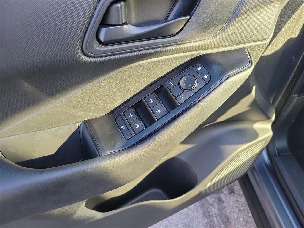 Used 2025 Nissan Rogue S image 17