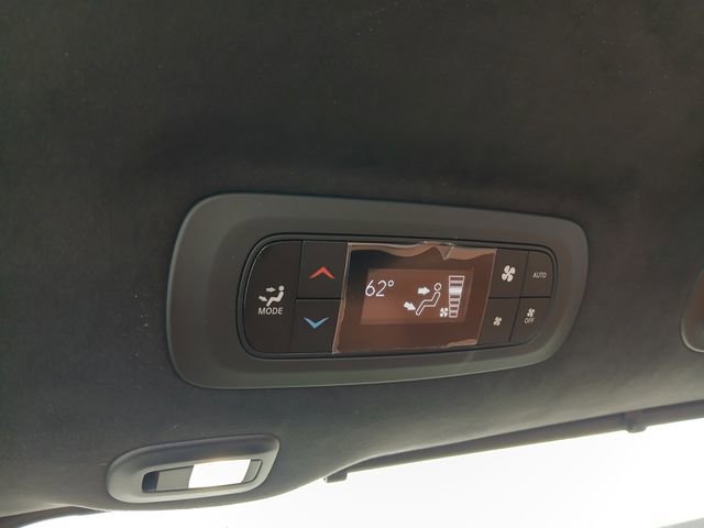 Used 2025 Chrysler Pacifica Pinnacle image 31