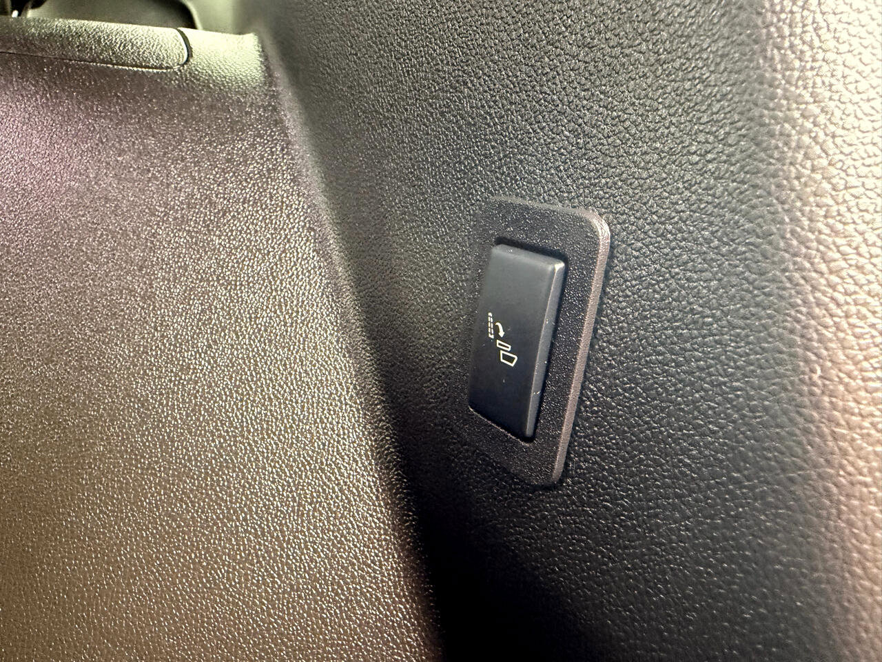 Used 2024 Chevrolet Tahoe Z71 image 31