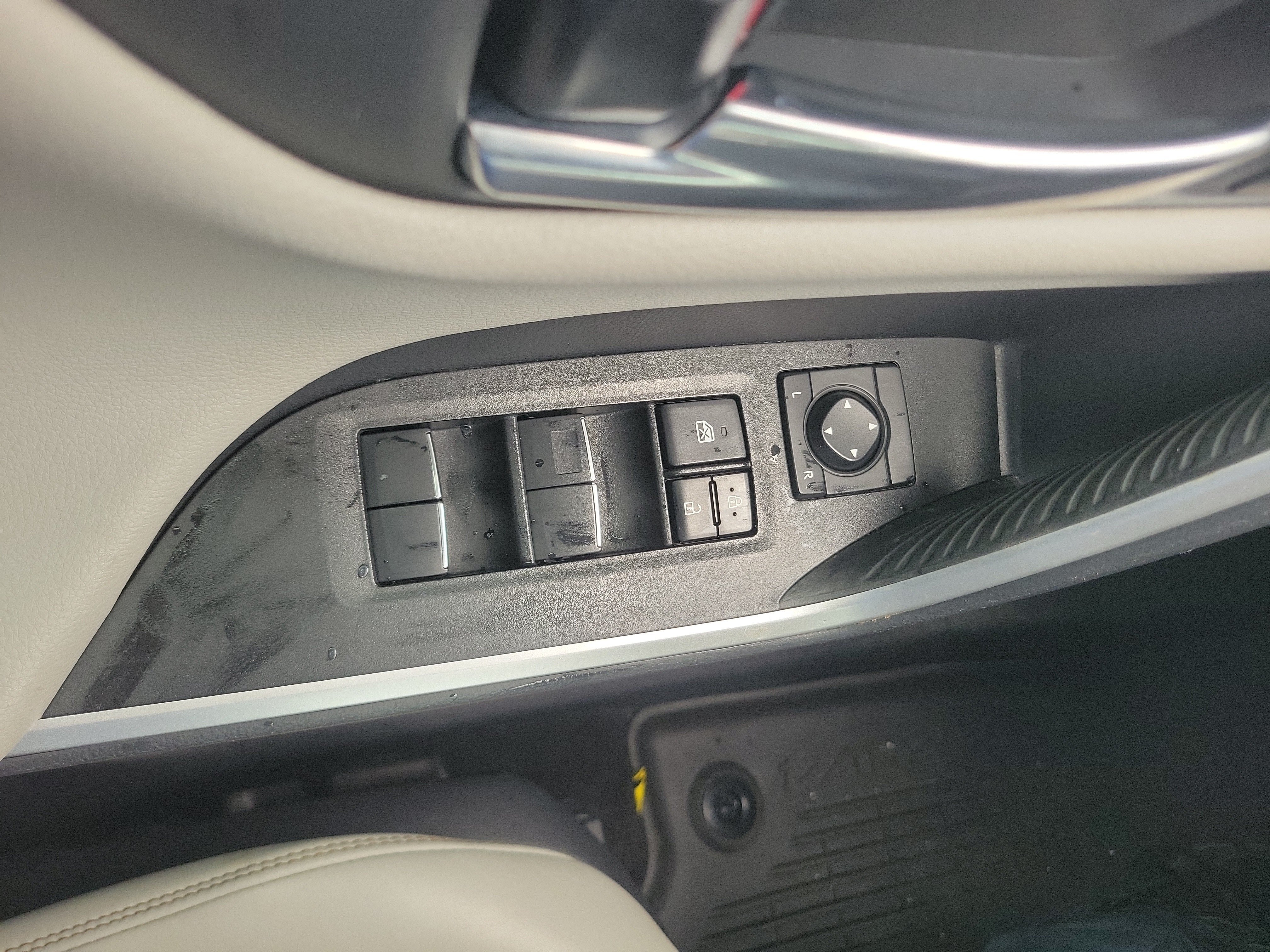 Used 2021 Toyota RAV4 Limited AWD/4WD image 22