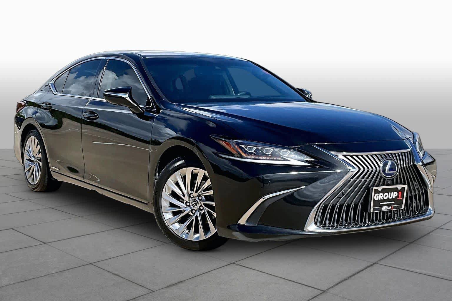Used 2021 Lexus ES 300h Ultra Luxury w/ Accessory Package 2 FWD image 3